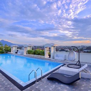 Grand Senyum Hotel